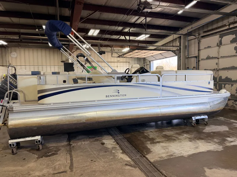 Slide: The Image of Bennington 2275 RL & 75HP Yamaha 4Stroke - $15,995 2005 - 45