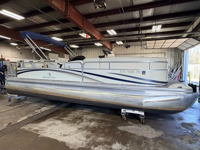 Slide: The Image of Bennington 2275 RL & 75HP Yamaha 4Stroke - $15,995 2005 - 46