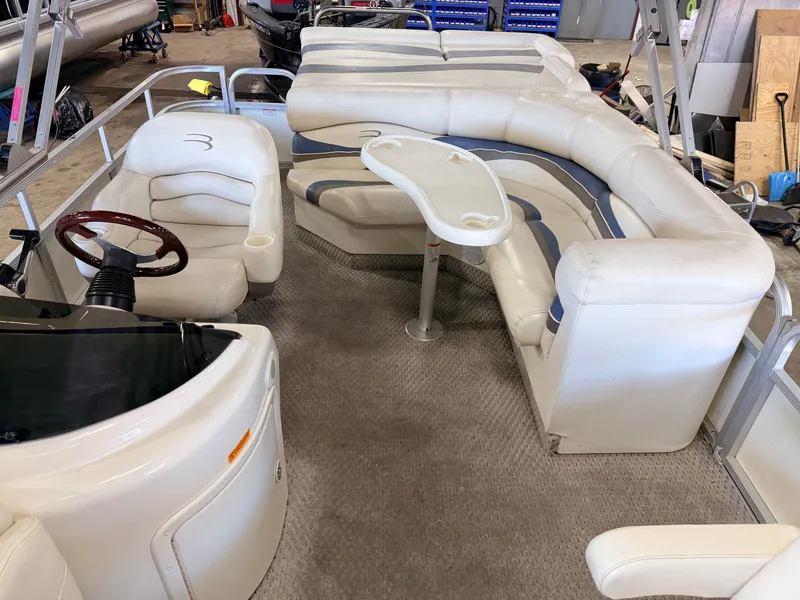 Slide: The Image of Bennington 2275 RL & 75HP Yamaha 4Stroke - $15,995 2005 - 5