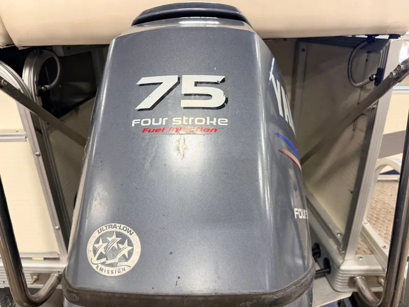 Slide: The Image of Bennington 2275 RL & 75HP Yamaha 4Stroke - $15,995 2005 - 50