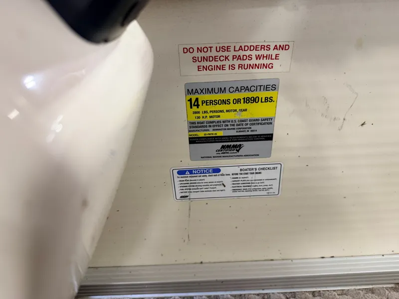 Slide: The Image of Bennington 2275 RL & 75HP Yamaha 4Stroke - $15,995 2005 - 52