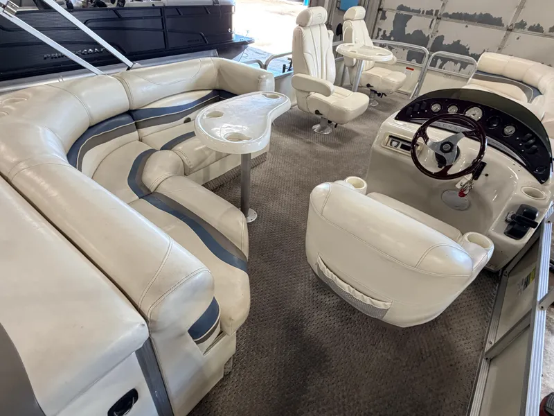 Slide: The Image of Bennington 2275 RL & 75HP Yamaha 4Stroke - $15,995 2005 - 6