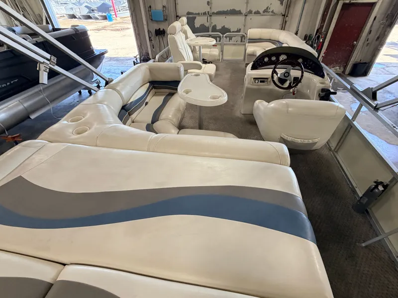 Slide: The Image of Bennington 2275 RL & 75HP Yamaha 4Stroke - $15,995 2005 - 8