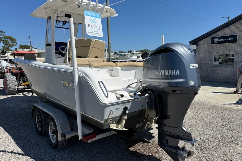 Slide: The Image of 2018 Sea Hunt Ultra 235 SE boat with Yamaha 250 engine, for sale at dealership. - 4