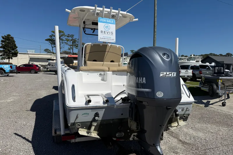 Slide: The Image of 2018 Sea Hunt Ultra 235 SE boat with Yamaha 250 engine for sale. - 5