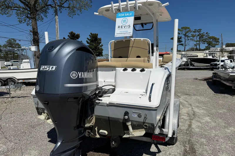 Slide: The Image of 2018 Sea Hunt Ultra 235 SE boat with Yamaha 250 engine for sale. - 7