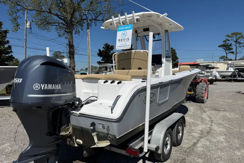 Slide: The Image of 2018 Sea Hunt Ultra 235 SE boat with Yamaha engine, for sale on trailer. - 8