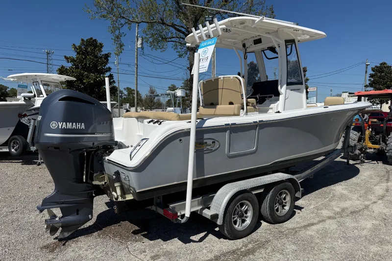 Slide: The Image of 2018 Sea Hunt Ultra 235 SE boat with Yamaha engine on trailer, for sale. - 9