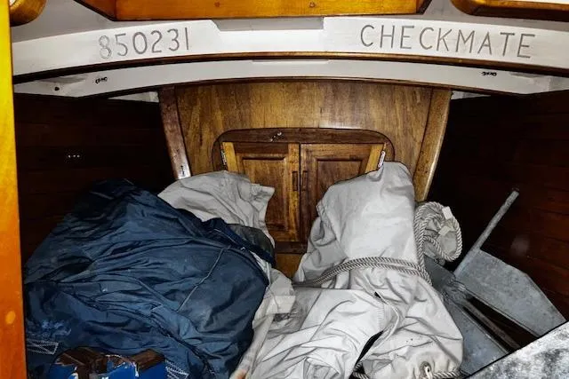 Slide: The Image of V-berth area has only one bunk (starboard). Chain locker forward - 10