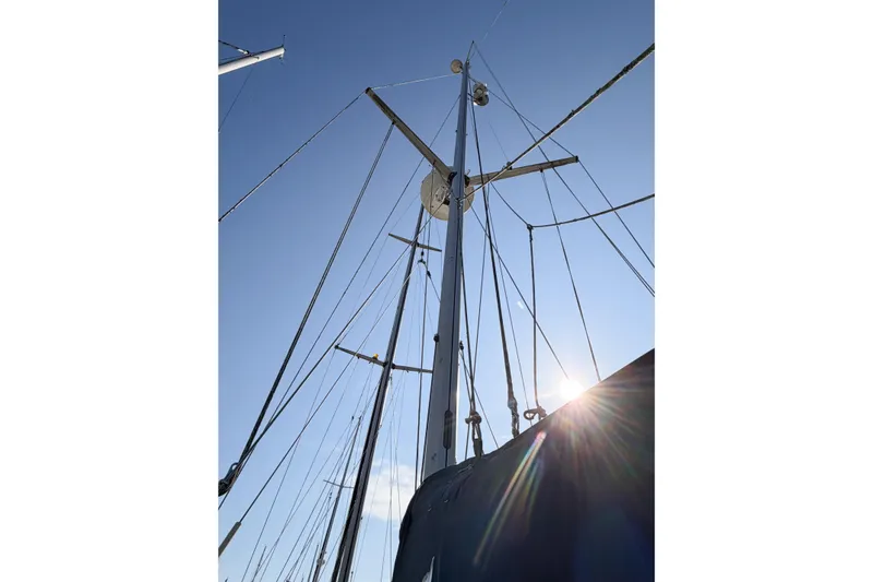 Slide: The Image of Mast of 1986 Nauticat 40 sailboat against clear blue sky with sun flare. - 23