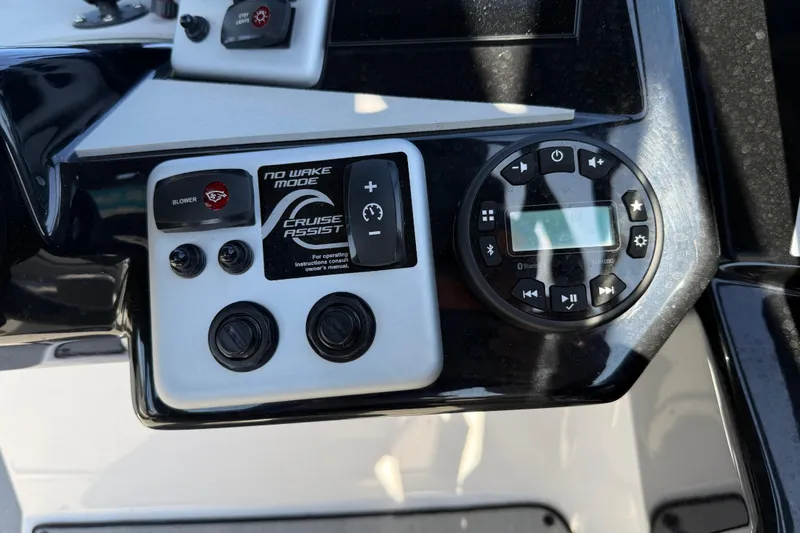 Slide: The Image of Control panel of 2024 Yamaha Boats AR220 featuring no wake mode and cruise assist. - 34