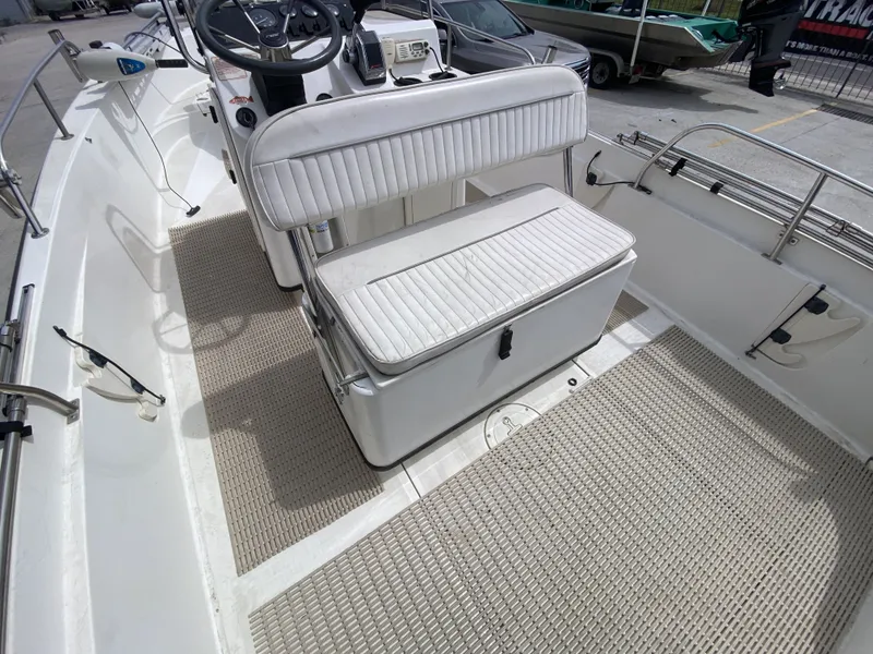 Slide: The Image of Boston Whaler 180 Dauntless 2000 - 10