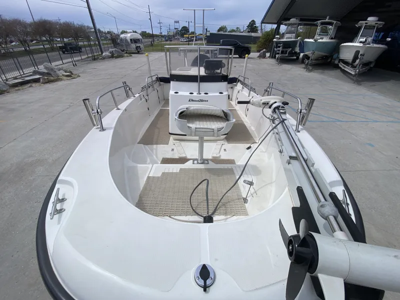 Slide: The Image of Boston Whaler 180 Dauntless 2000 - 16