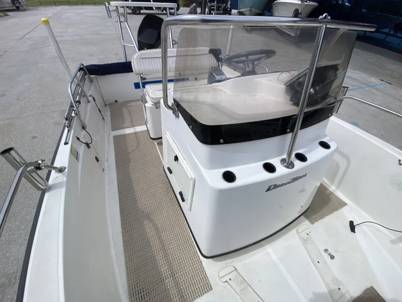 Slide: The Image of Boston Whaler 180 Dauntless 2000 - 17