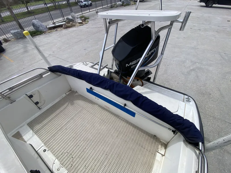Slide: The Image of Boston Whaler 180 Dauntless 2000 - 18