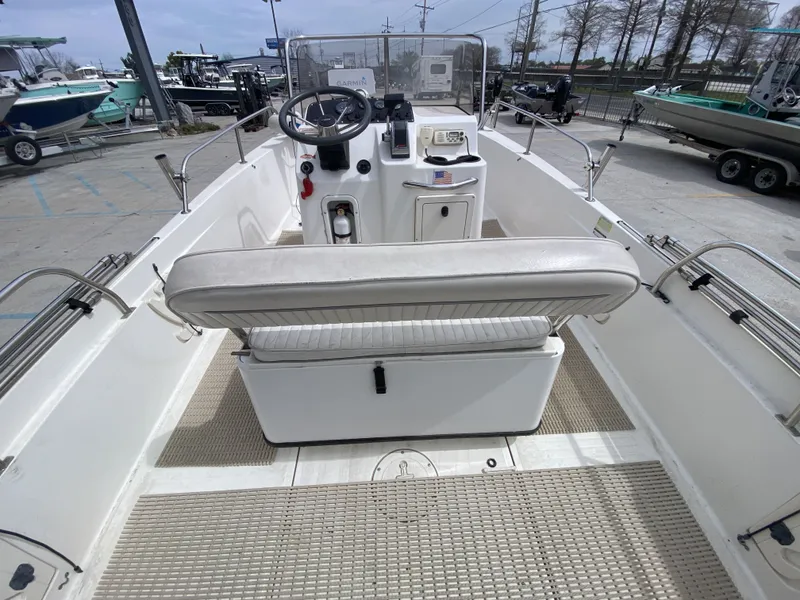 Slide: The Image of Boston Whaler 180 Dauntless 2000 - 19