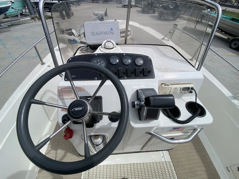 Slide: The Image of Boston Whaler 180 Dauntless 2000 - 20
