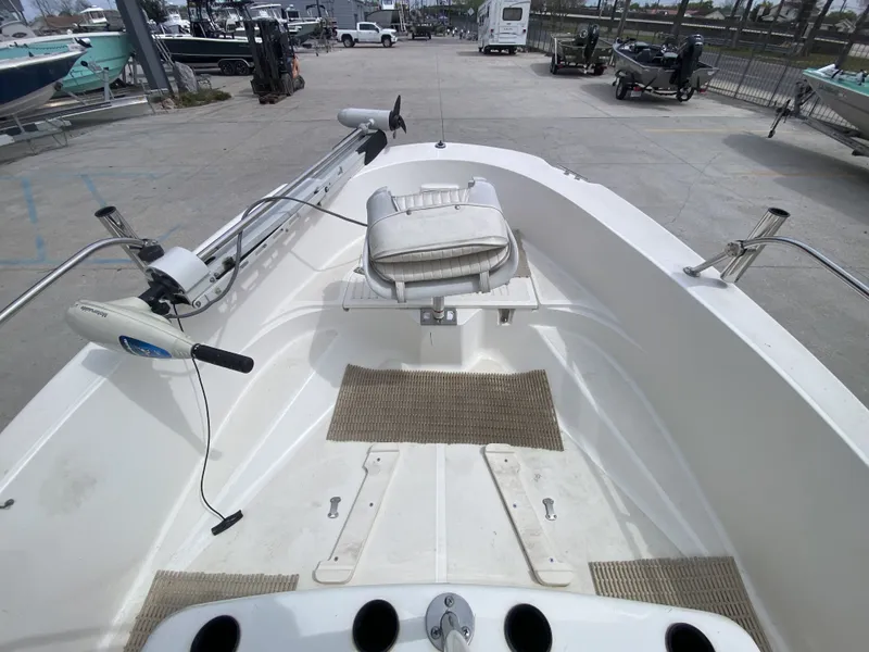 Slide: The Image of Boston Whaler 180 Dauntless 2000 - 6