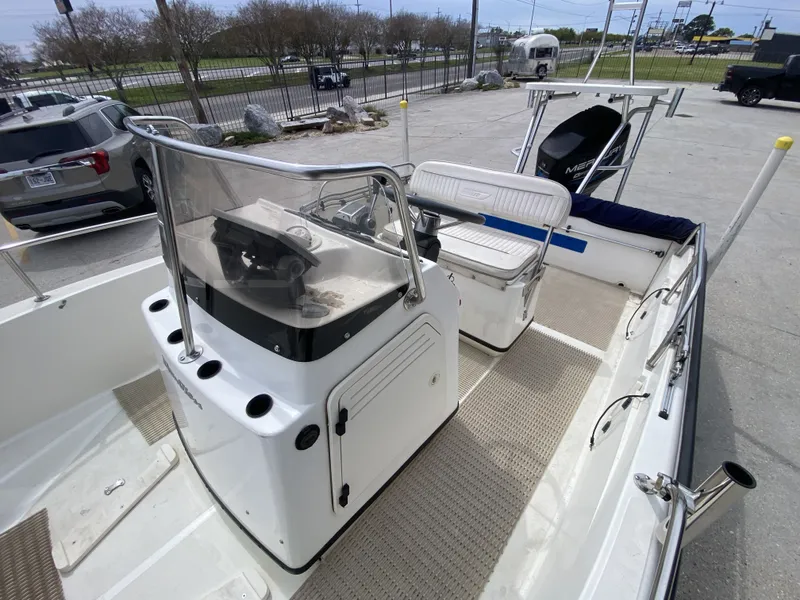 Slide: The Image of Boston Whaler 180 Dauntless 2000 - 7