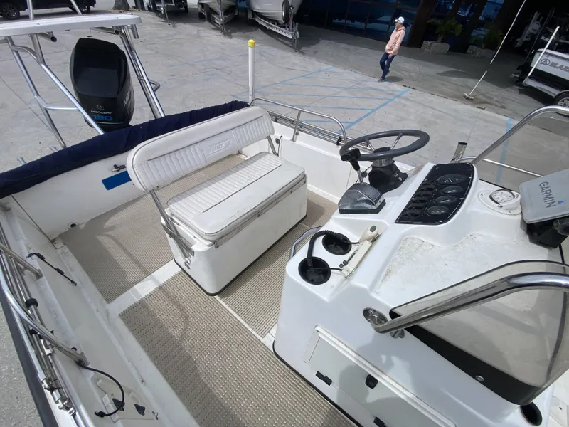 Slide: The Image of Boston Whaler 180 Dauntless 2000 - 8