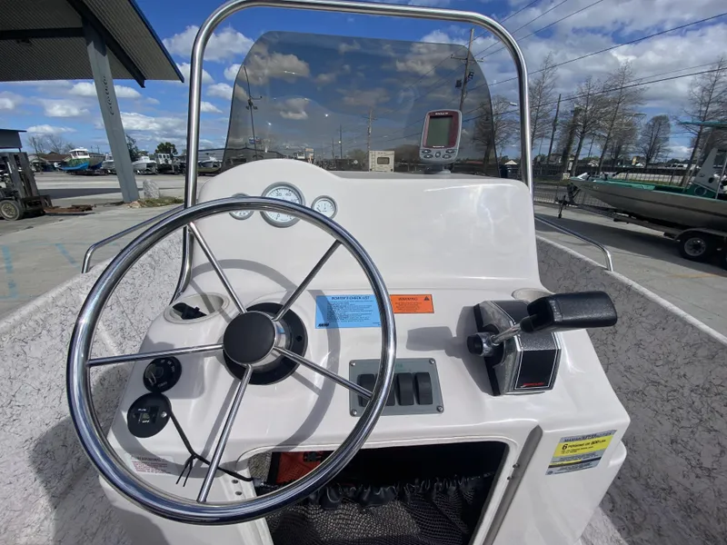 Slide: The Image of Fishmaster 17' Travis Edition 2001 - 15