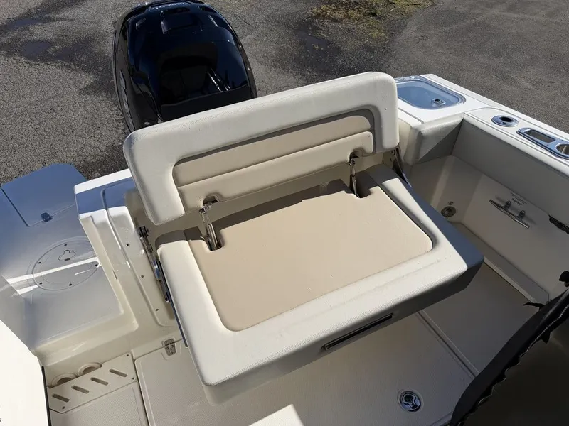 Slide: The Image of Boston Whaler 240 Vantage 2023 with foldable seating area. - 7
