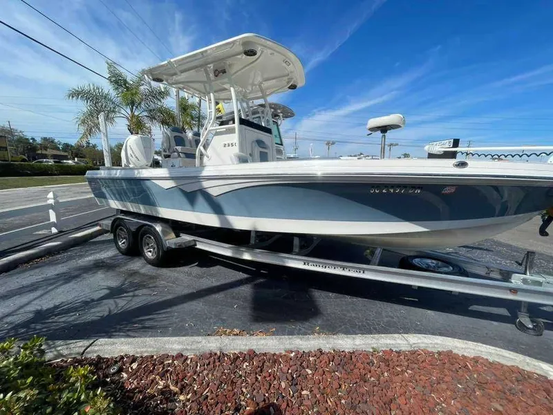 The Image of Ranger 2350 Bay Ranger 2019 - undefined