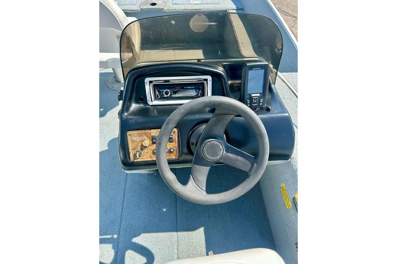 Slide: The Image of 2004 Starcraft D-Star 160 DLX SC boat dashboard with steering wheel and navigation equipment. - 14