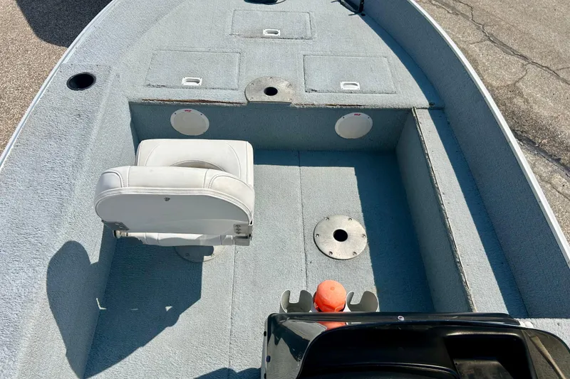 Slide: The Image of 2004 Starcraft D-Star 160 DLX SC boat interior with seating and storage compartments. - 18