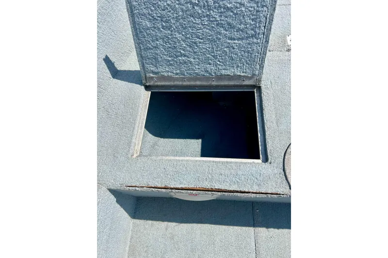 Slide: The Image of Open storage compartment on 2004 Starcraft D-Star 160 DLX SC boat. - 25