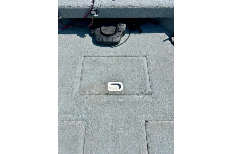 Slide: The Image of 2004 Starcraft D-Star 160 DLX SC boat interior with storage compartment and control panel. - 26