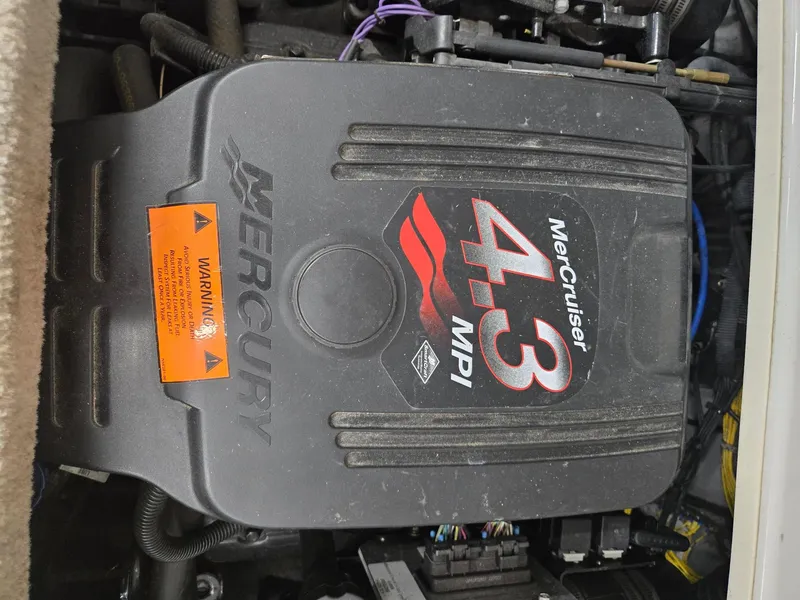 Slide: The Image of Crownline Boats 180 BR 2003 - 16