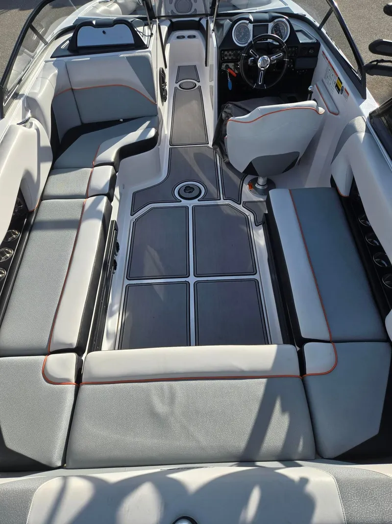 Slide: The Image of Moomba Mojo 2017 - 10