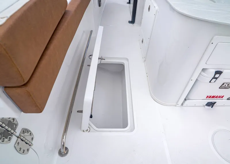 Slide: The Image of Sea Hunt Ultra 305 Coffin Box 2026 - 15
