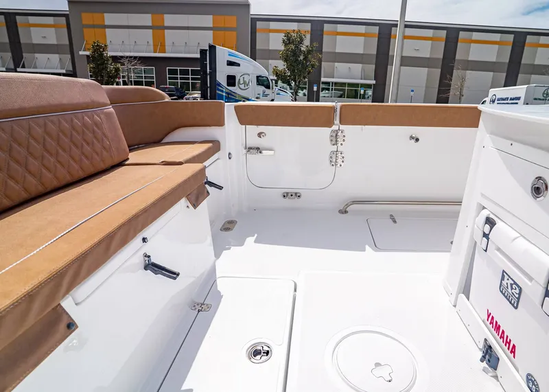 Slide: The Image of Sea Hunt Ultra 305 Coffin Box 2026 - 8