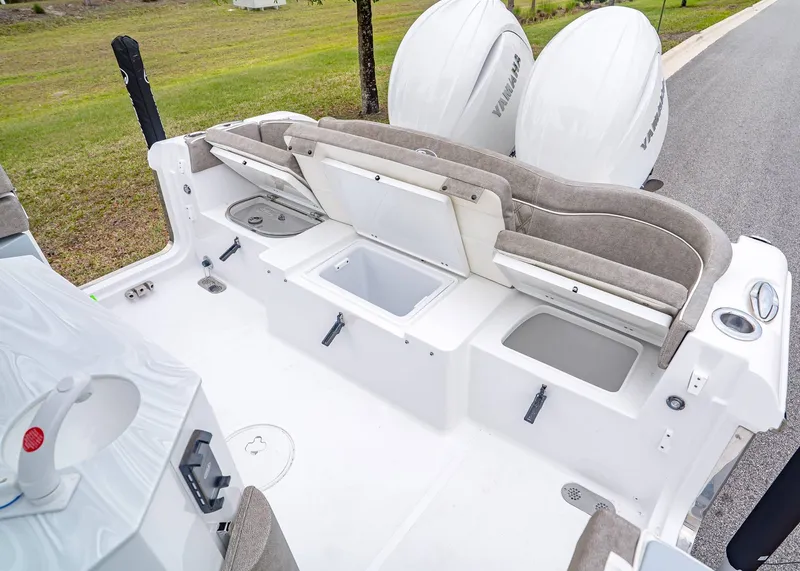 Slide: The Image of Sea Hunt Ultra 265 SE 2026 - 10