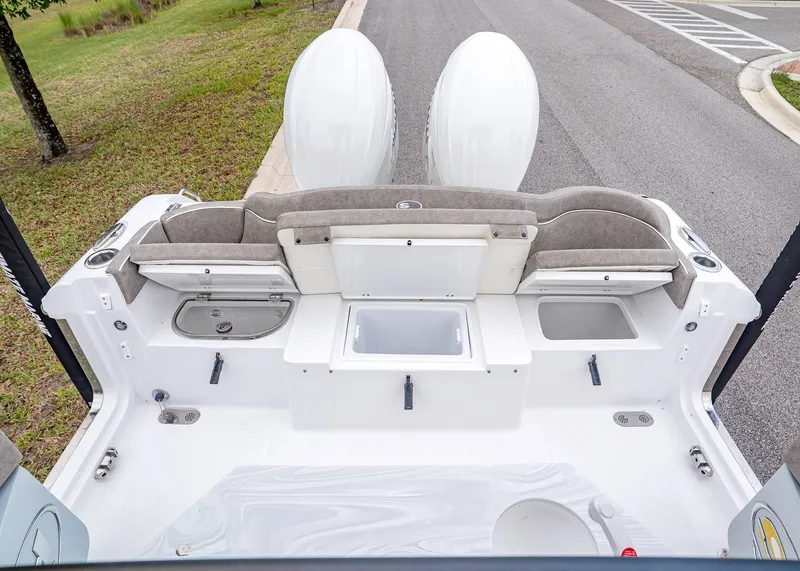 Slide: The Image of Sea Hunt Ultra 265 SE 2026 - 11