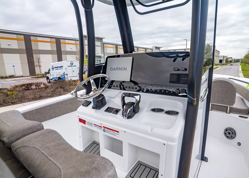 Slide: The Image of Sea Hunt Ultra 265 SE 2026 - 15