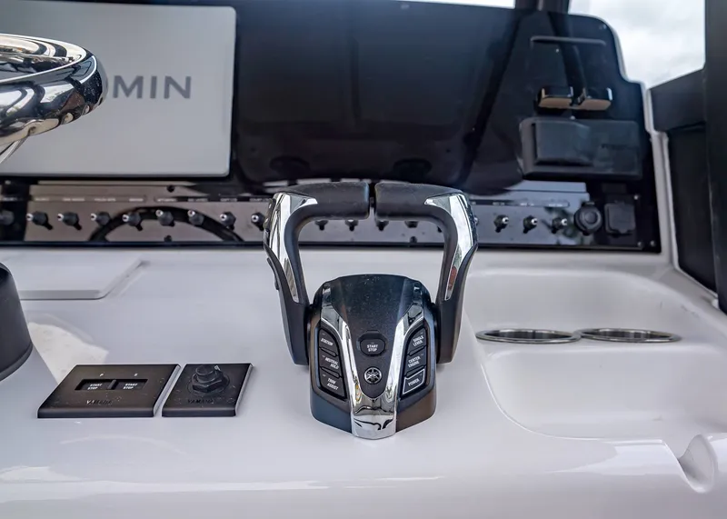 Slide: The Image of Sea Hunt Ultra 265 SE 2026 - 16