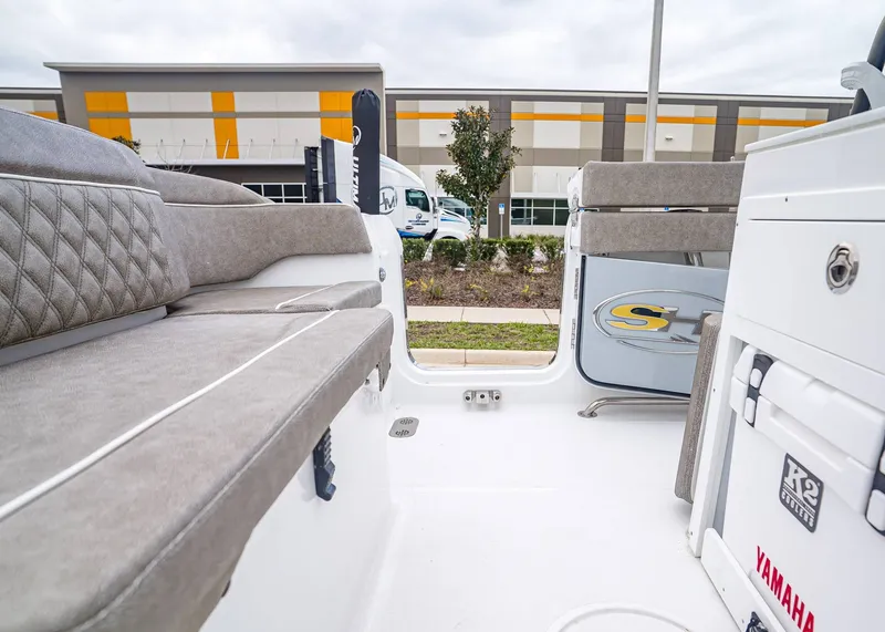 Slide: The Image of Sea Hunt Ultra 265 SE 2026 - 8