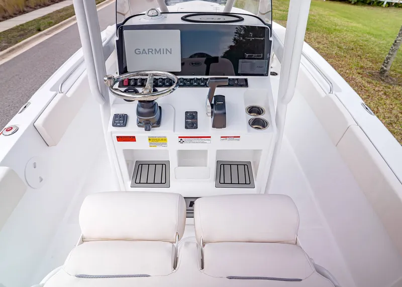 Slide: The Image of Sea Hunt Ultra 229 2026 - 14