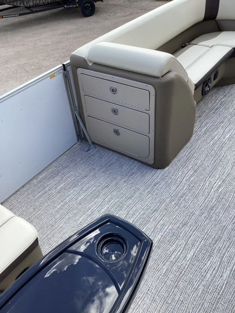 Slide: The Image of SunCatcher Select 22RF 2026 - 24