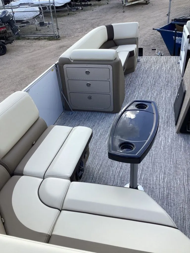 Slide: The Image of SunCatcher Select 22RF 2026 - 42