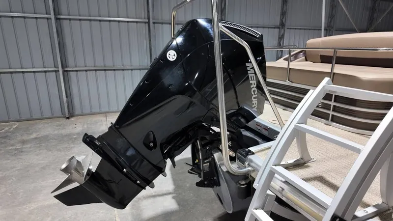 Slide: The Image of 2019 Bennington SXP SERIES 23SS with Mercury outboard motor. - 11