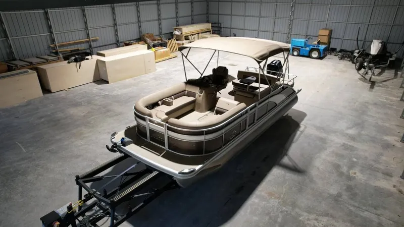 Slide: The Image of 2019 Bennington SXP SERIES 23SS pontoon boat in storage facility. - 16