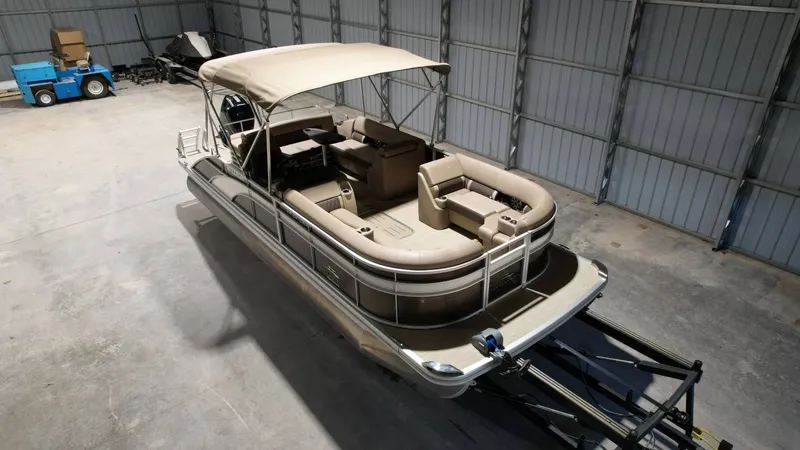 Slide: The Image of 2019 Bennington SXP SERIES 23SS pontoon boat in storage facility. - 21