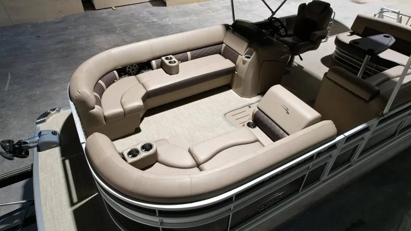 Slide: The Image of Interior of a 2019 Bennington SXP SERIES 23SS pontoon boat. - 28