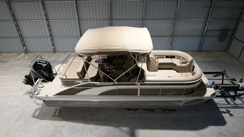 Slide: The Image of 2019 Bennington SXP SERIES 23SS pontoon boat in warehouse. - 3