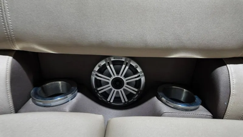 Slide: The Image of Speaker and cup holders in Bennington SXP SERIES 23SS 2019. - 30