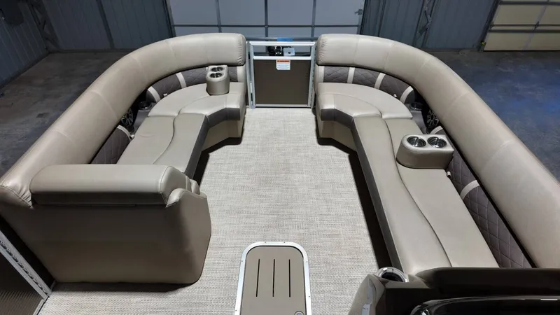 Slide: The Image of Interior of a 2019 Bennington SXP SERIES 23SS pontoon boat. - 35